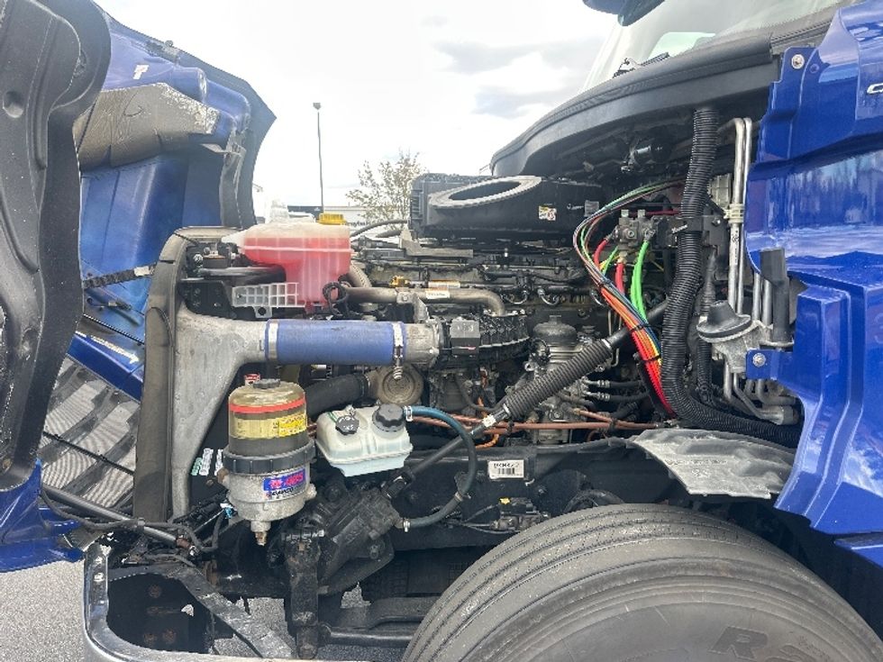 Sleeper Tractor-Heavy Duty Tractors-Freightliner-2021-T12664ST-New Castle-DE-556,029\n\t\tmiles-$ 56,250 - Image 21