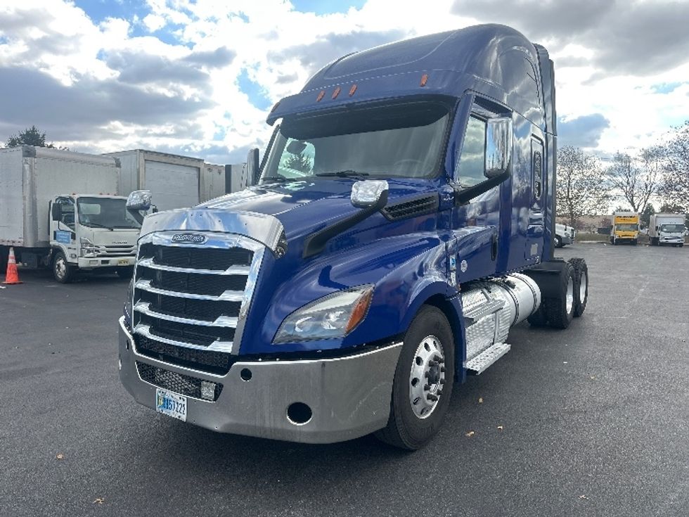 Sleeper Tractor-Heavy Duty Tractors-Freightliner-2021-T12664ST-New Castle-DE-556,029\n\t\tmiles-$ 56,250 - Image 3