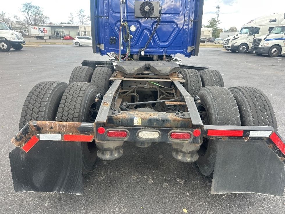 Sleeper Tractor-Heavy Duty Tractors-Freightliner-2021-T12664ST-New Castle-DE-556,029\n\t\tmiles-$ 56,250 - Image 6