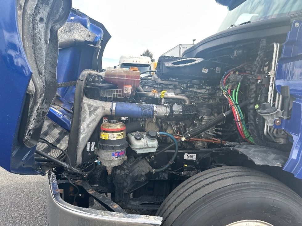 Sleeper Tractor-Heavy Duty Tractors-Freightliner-2021-T12664ST-New Castle-DE-614,529\n\t\tmiles-$ 44,750 - Image 21