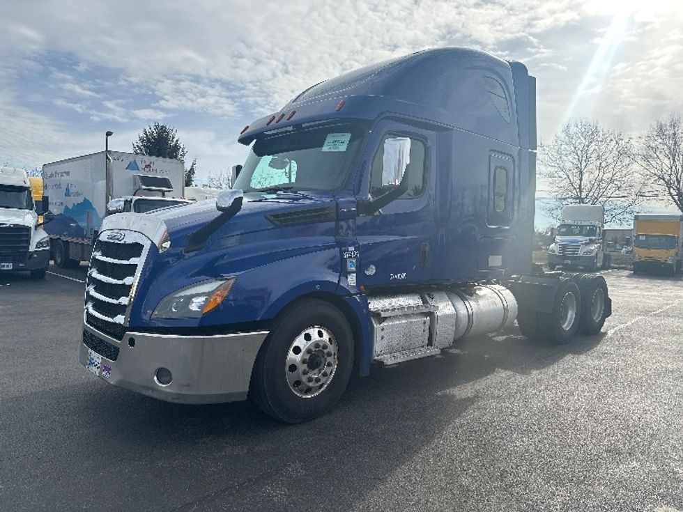 Sleeper Tractor-Heavy Duty Tractors-Freightliner-2021-T12664ST-New Castle-DE-614,529\n\t\tmiles-$ 44,750 - Image 3