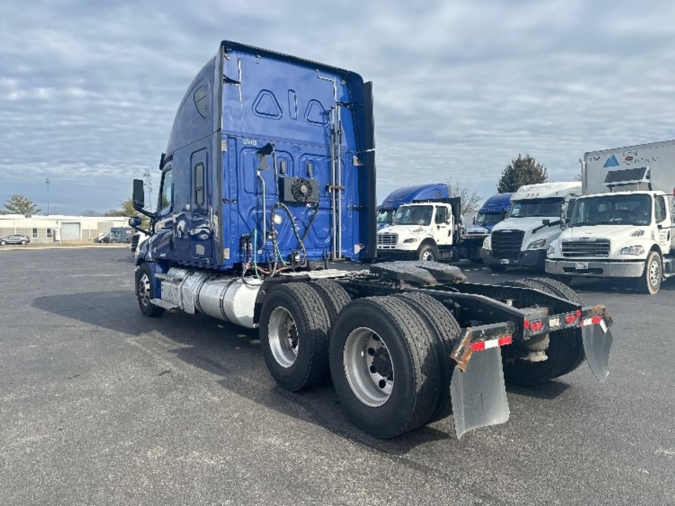 Sleeper Tractor-Heavy Duty Tractors-Freightliner-2021-T12664ST-New Castle-DE-614,529\n\t\tmiles-$ 44,750 - Image 5