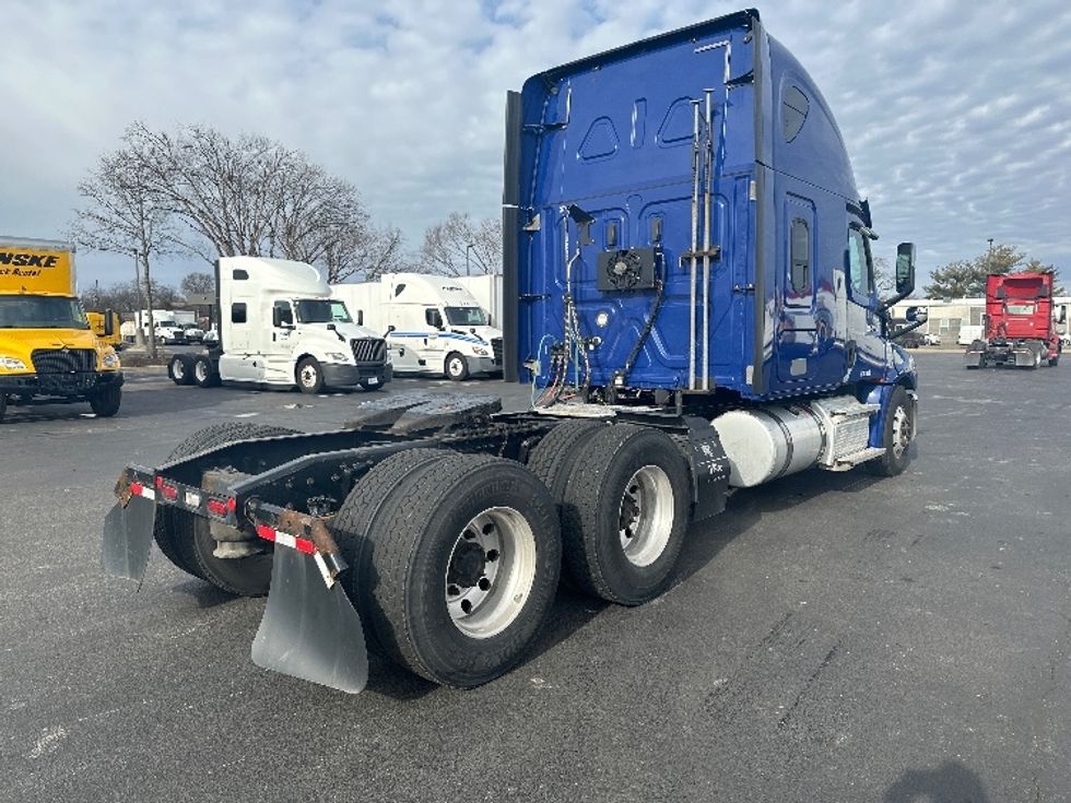 Sleeper Tractor-Heavy Duty Tractors-Freightliner-2021-T12664ST-New Castle-DE-614,529\n\t\tmiles-$ 44,750 - Image 7