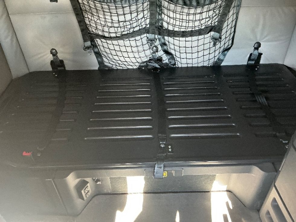 Sleeper Tractor-Heavy Duty Tractors-Freightliner-2021-T12664ST-Newport News-VA-592,336\n\t\tmiles-$ 54,500 - Image 17