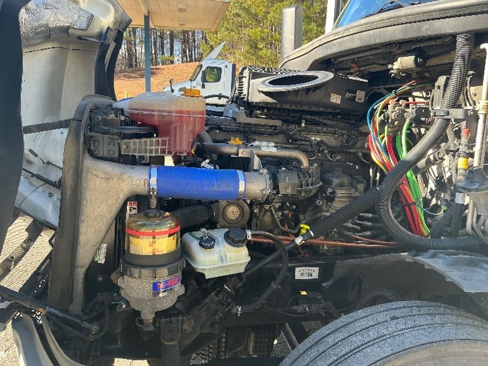 Sleeper Tractor-Heavy Duty Tractors-Freightliner-2021-T12664ST-Newport News-VA-592,336\n\t\tmiles-$ 54,500 - Image 21