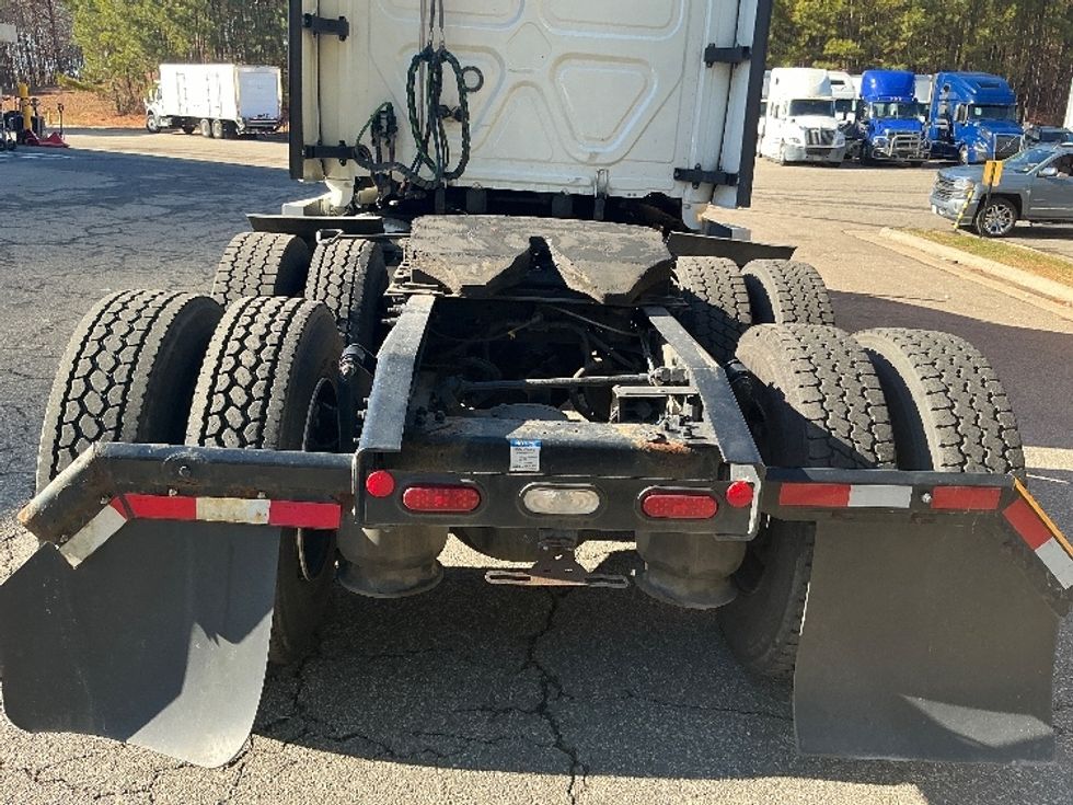 Sleeper Tractor-Heavy Duty Tractors-Freightliner-2021-T12664ST-Newport News-VA-592,336\n\t\tmiles-$ 54,500 - Image 6