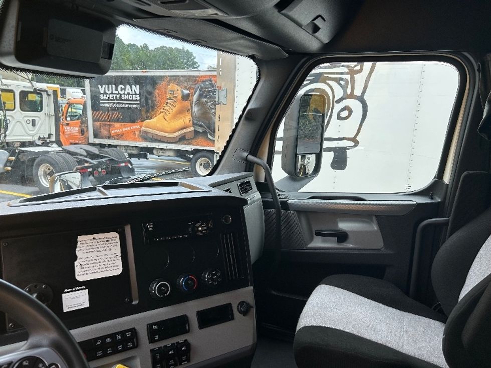 Sleeper Tractor-Heavy Duty Tractors-Freightliner-2021-T12664ST-Norcross-GA-475,368\n\t\tmiles-$ 68,500 - Image 10