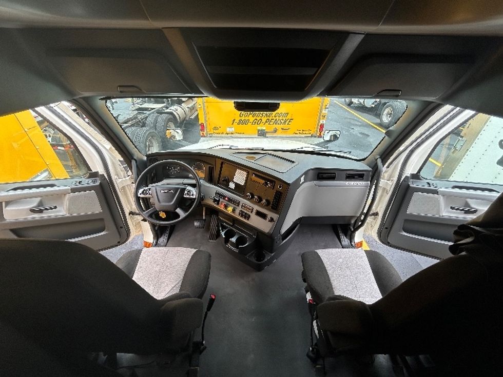 Sleeper Tractor-Heavy Duty Tractors-Freightliner-2021-T12664ST-Norcross-GA-475,368\n\t\tmiles-$ 68,500 - Image 12