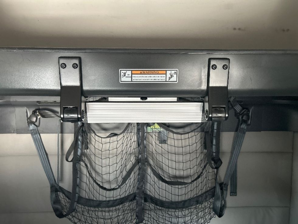 Sleeper Tractor-Heavy Duty Tractors-Freightliner-2021-T12664ST-Norcross-GA-475,368\n\t\tmiles-$ 68,500 - Image 16