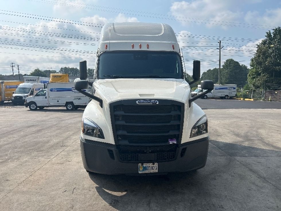 Sleeper Tractor-Heavy Duty Tractors-Freightliner-2021-T12664ST-Norcross-GA-475,368\n\t\tmiles-$ 68,500 - Image 2