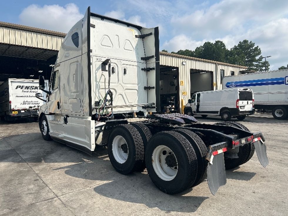 Sleeper Tractor-Heavy Duty Tractors-Freightliner-2021-T12664ST-Norcross-GA-475,368\n\t\tmiles-$ 68,500 - Image 5