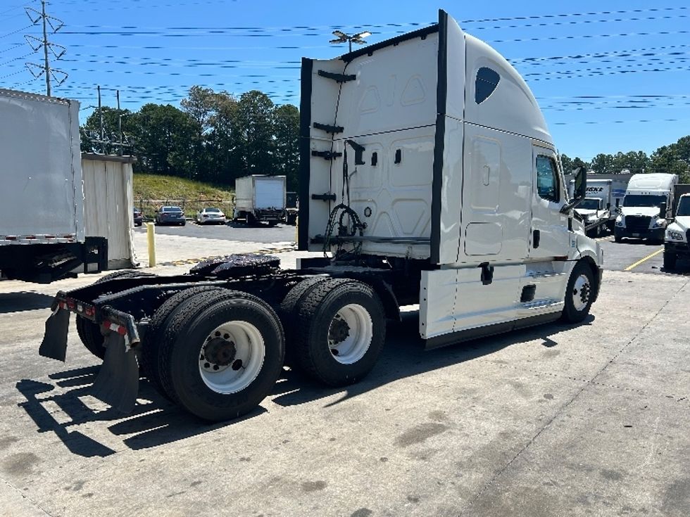 Sleeper Tractor-Heavy Duty Tractors-Freightliner-2021-T12664ST-Norcross-GA-475,368\n\t\tmiles-$ 68,500 - Image 7