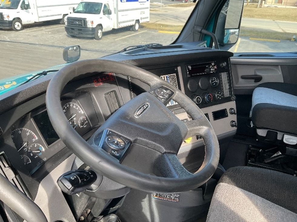 Sleeper Tractor-Heavy Duty Tractors-Freightliner-2021-T12664ST-Norcross-GA-479,164\n\t\tmiles-$ 62,000 - Image 11