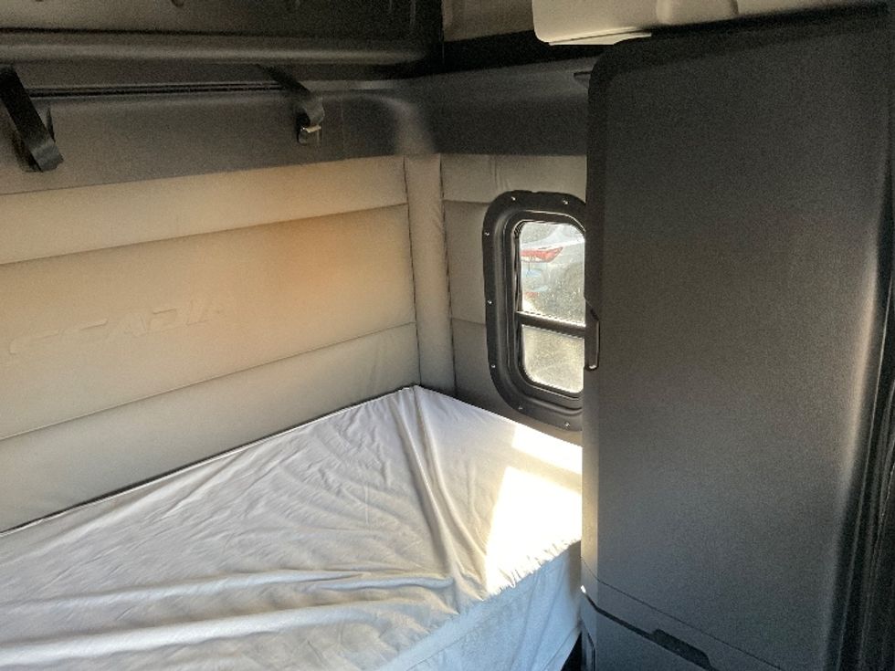 Sleeper Tractor-Heavy Duty Tractors-Freightliner-2021-T12664ST-Norcross-GA-479,164\n\t\tmiles-$ 62,000 - Image 17