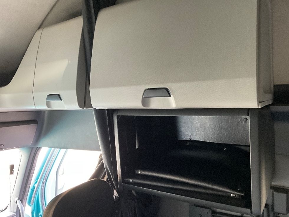 Sleeper Tractor-Heavy Duty Tractors-Freightliner-2021-T12664ST-Norcross-GA-479,164\n\t\tmiles-$ 62,000 - Image 19