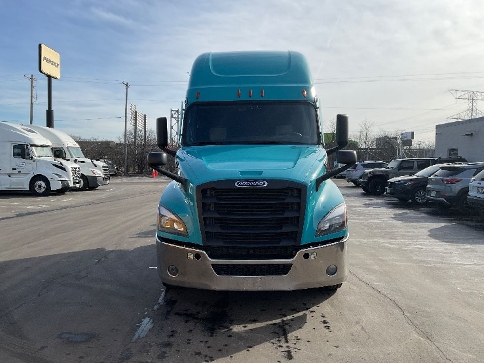 Sleeper Tractor-Heavy Duty Tractors-Freightliner-2021-T12664ST-Norcross-GA-479,164\n\t\tmiles-$ 62,000 - Image 2