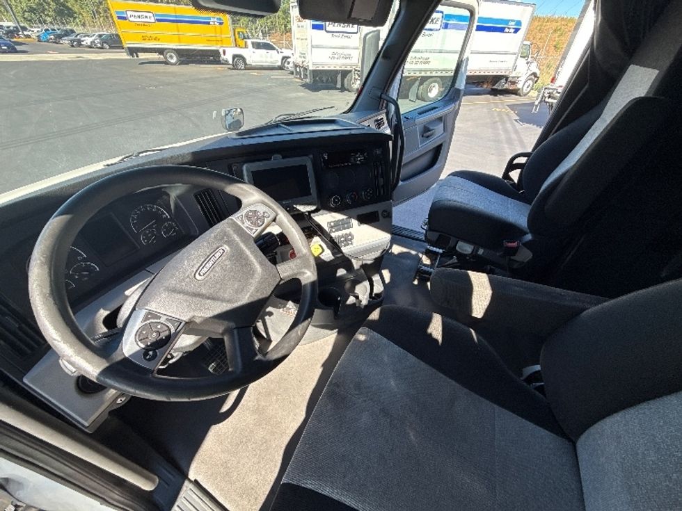 Sleeper Tractor-Heavy Duty Tractors-Freightliner-2021-T12664ST-Norcross-GA-554,148\n\t\tmiles-$ 69,500 - Image 10