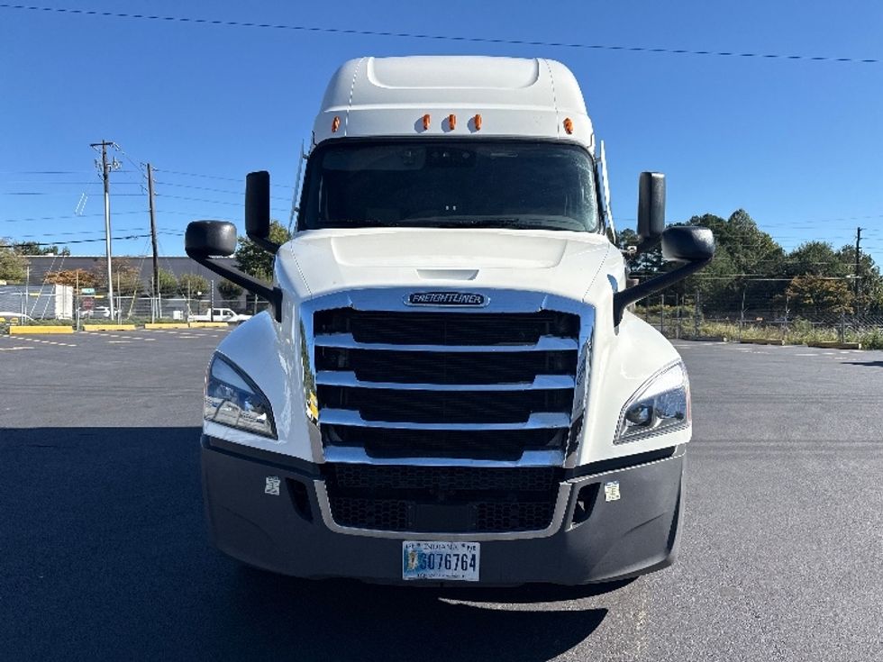 Sleeper Tractor-Heavy Duty Tractors-Freightliner-2021-T12664ST-Norcross-GA-554,148\n\t\tmiles-$ 69,500 - Image 2