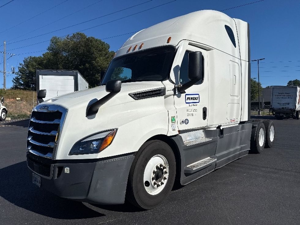 Sleeper Tractor-Heavy Duty Tractors-Freightliner-2021-T12664ST-Norcross-GA-554,148\n\t\tmiles-$ 69,500 - Image 3