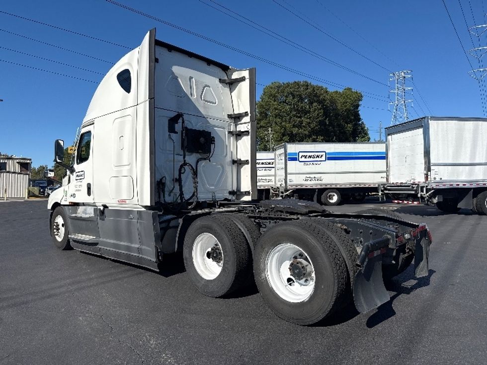 Sleeper Tractor-Heavy Duty Tractors-Freightliner-2021-T12664ST-Norcross-GA-554,148\n\t\tmiles-$ 69,500 - Image 5