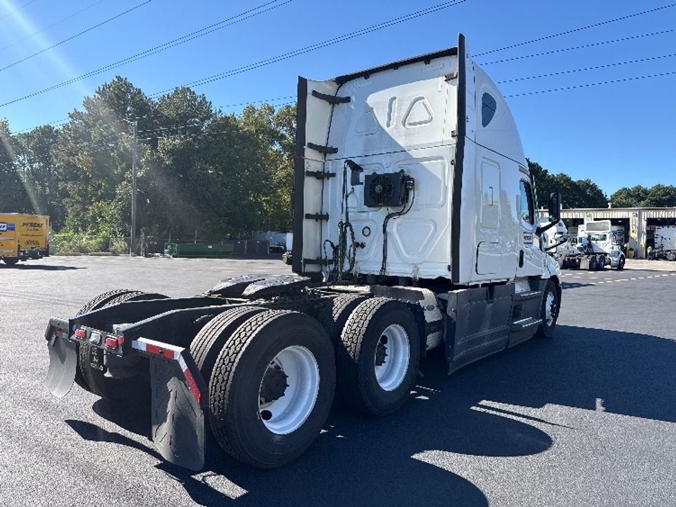 Sleeper Tractor-Heavy Duty Tractors-Freightliner-2021-T12664ST-Norcross-GA-554,148\n\t\tmiles-$ 69,500 - Image 7