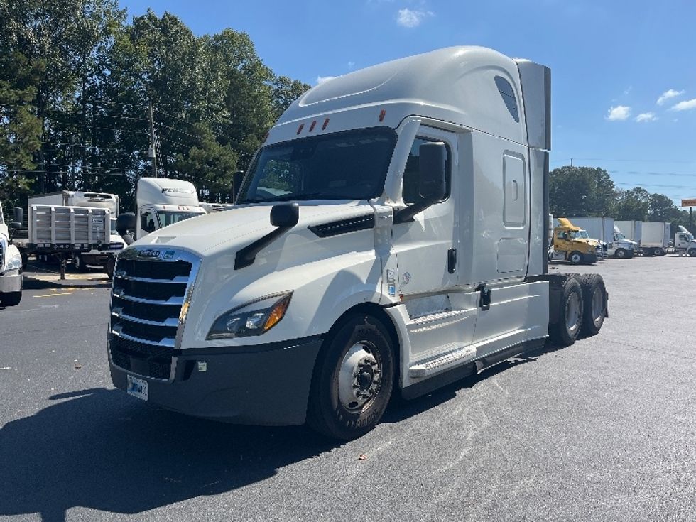 2021 Freightliner Cascadia 126" Sleeper Cab photo 3