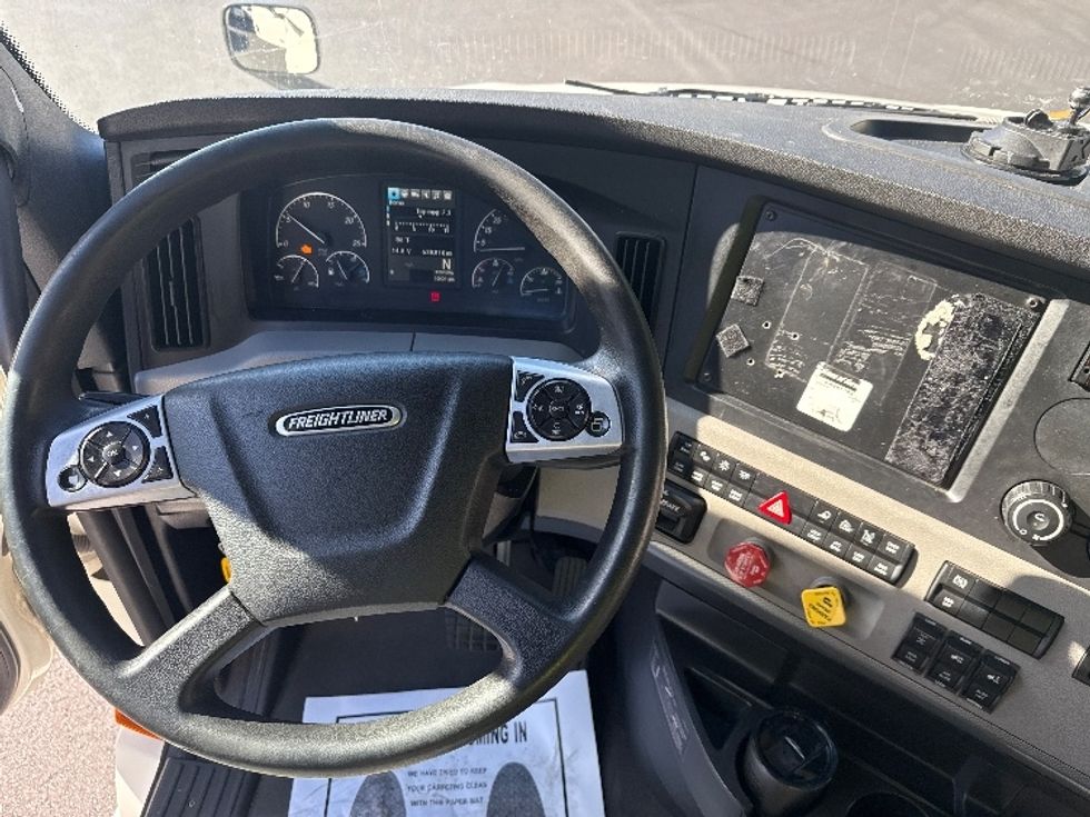 Sleeper Tractor-Heavy Duty Tractors-Freightliner-2021-T12664ST-Norcross-GA-638,810\n\t\tmiles-$ 53,250 - Image 11
