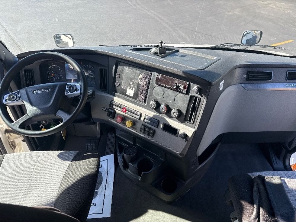 Sleeper Tractor-Heavy Duty Tractors-Freightliner-2021-T12664ST-Norcross-GA-638,810\n\t\tmiles-$ 53,250 - Image 12