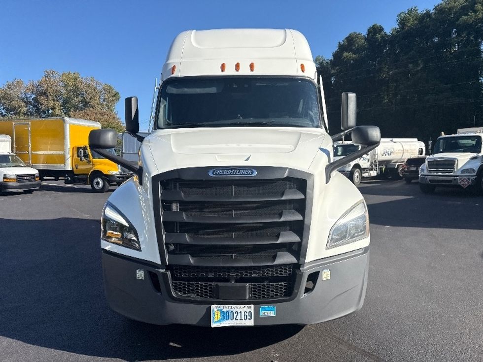 Sleeper Tractor-Heavy Duty Tractors-Freightliner-2021-T12664ST-Norcross-GA-638,810\n\t\tmiles-$ 53,250 - Image 2