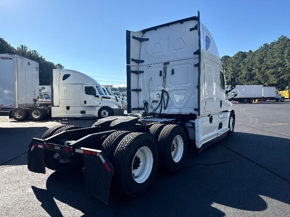 Sleeper Tractor-Heavy Duty Tractors-Freightliner-2021-T12664ST-Norcross-GA-638,810\n\t\tmiles-$ 53,250 - Image 7