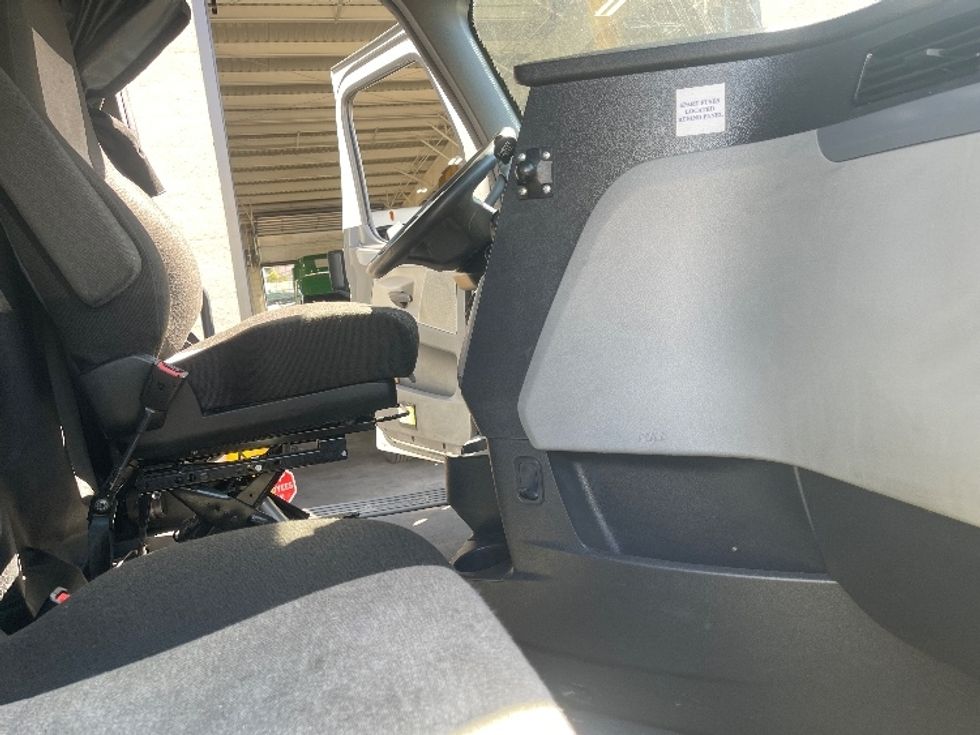 Sleeper Tractor-Heavy Duty Tractors-Freightliner-2021-T12664ST-North Bergen-NJ-588,836\n\t\tmiles-$ 54,500 - Image 15