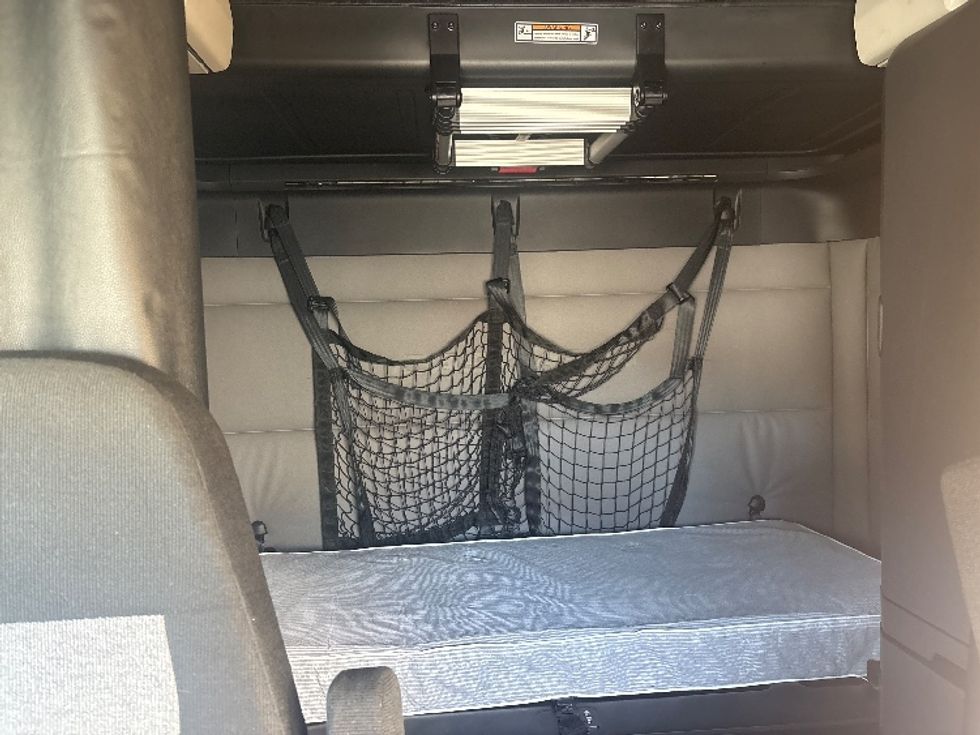 Sleeper Tractor-Heavy Duty Tractors-Freightliner-2021-T12664ST-North Bergen-NJ-588,836\n\t\tmiles-$ 54,500 - Image 16