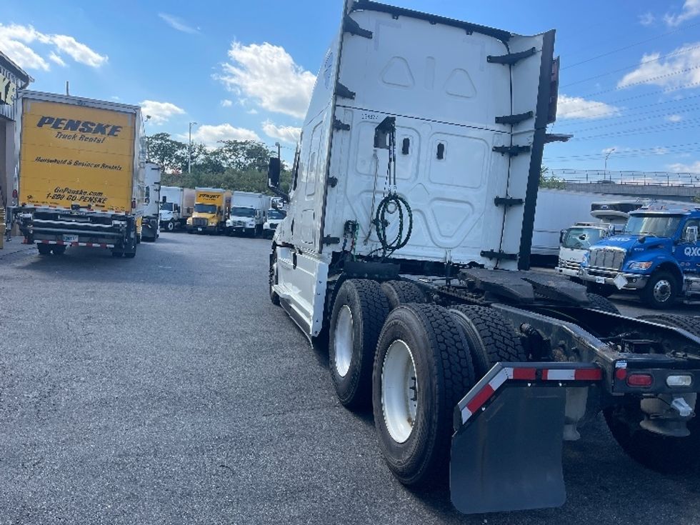 Sleeper Tractor-Heavy Duty Tractors-Freightliner-2021-T12664ST-North Bergen-NJ-588,836\n\t\tmiles-$ 54,500 - Image 22