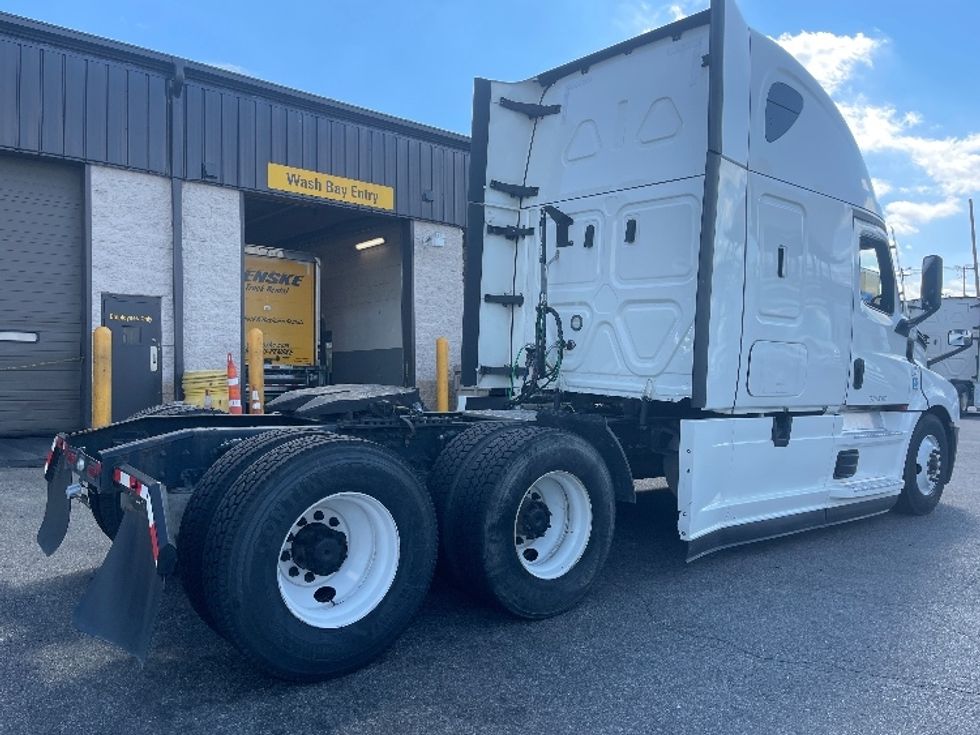 Sleeper Tractor-Heavy Duty Tractors-Freightliner-2021-T12664ST-North Bergen-NJ-588,836\n\t\tmiles-$ 54,500 - Image 23