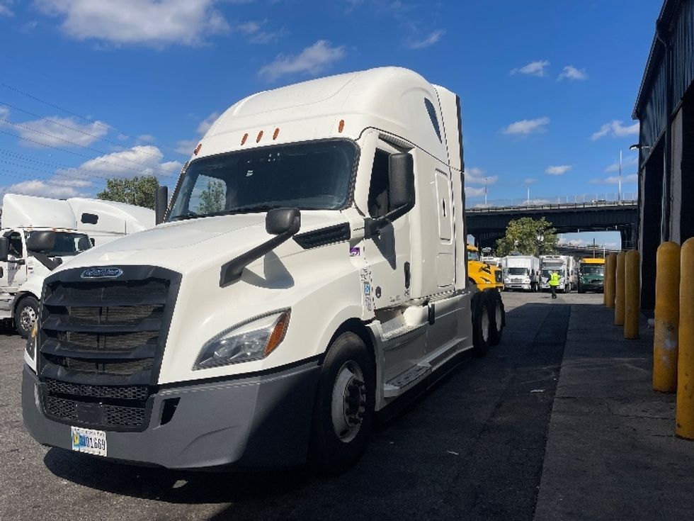 Sleeper Tractor-Heavy Duty Tractors-Freightliner-2021-T12664ST-North Bergen-NJ-588,836\n\t\tmiles-$ 54,500 - Image 3