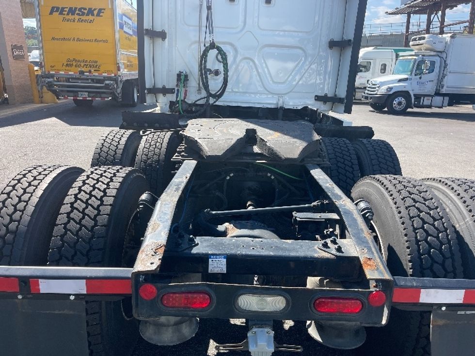 Sleeper Tractor-Heavy Duty Tractors-Freightliner-2021-T12664ST-North Bergen-NJ-588,836\n\t\tmiles-$ 54,500 - Image 6