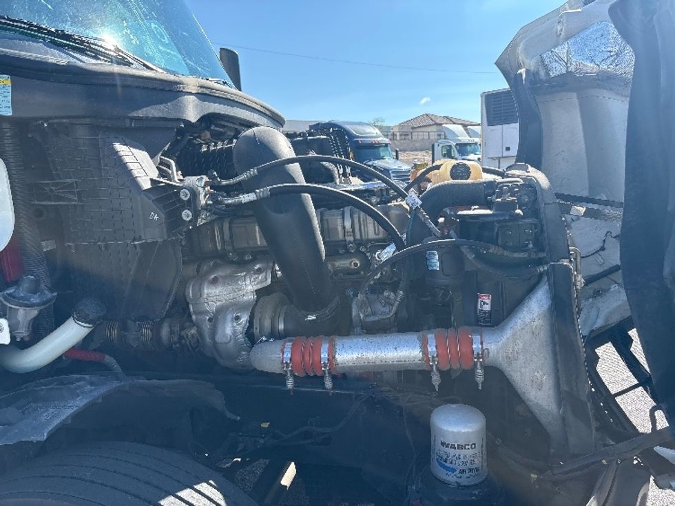 Sleeper Tractor-Heavy Duty Tractors-Freightliner-2021-T12664ST-North Bergen-NJ-612,869\n\t\tmiles-$ 45,750 - Image 20