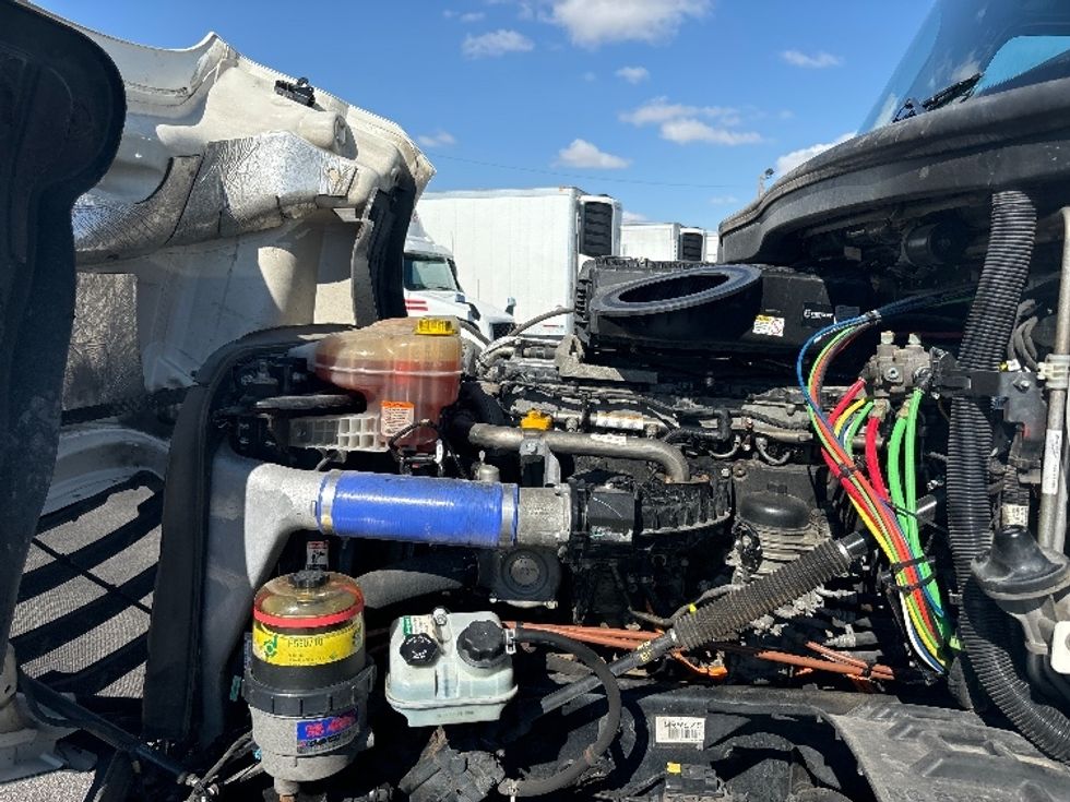 Sleeper Tractor-Heavy Duty Tractors-Freightliner-2021-T12664ST-North Bergen-NJ-612,869\n\t\tmiles-$ 45,750 - Image 21