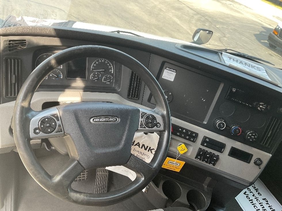 Sleeper Tractor-Heavy Duty Tractors-Freightliner-2021-T12664ST-North Fond Du Lac-WI-603,658\n\t\tmiles-$ 53,250 - Image 10