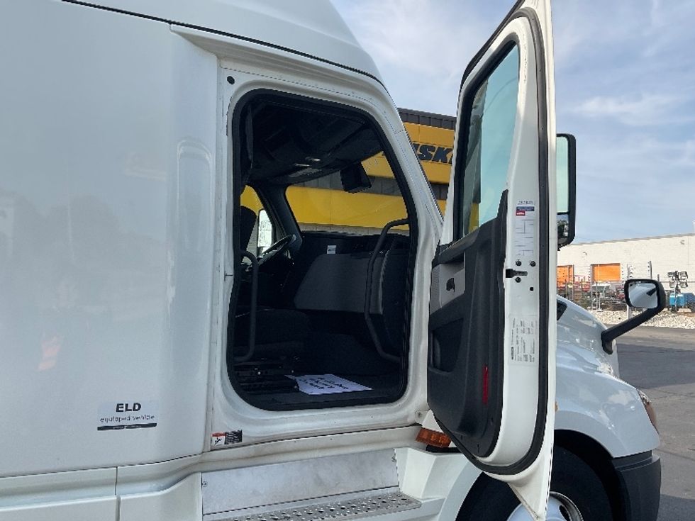 Sleeper Tractor-Heavy Duty Tractors-Freightliner-2021-T12664ST-North Fond Du Lac-WI-603,658\n\t\tmiles-$ 53,250 - Image 12