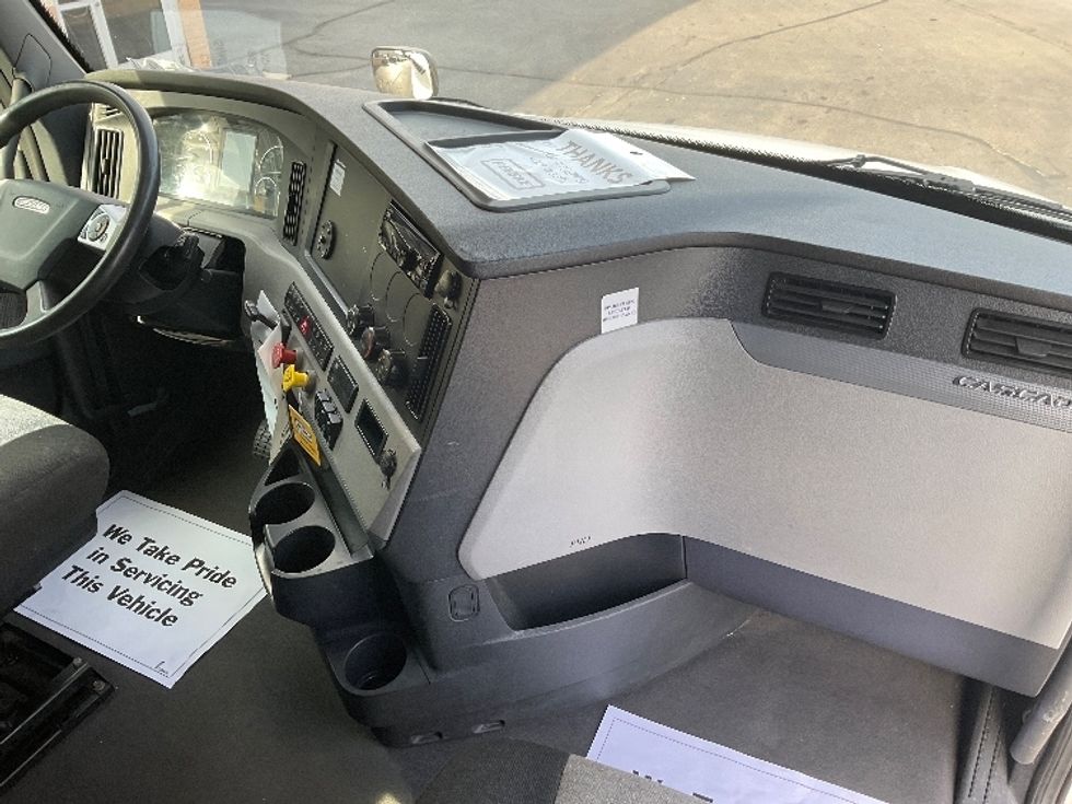 Sleeper Tractor-Heavy Duty Tractors-Freightliner-2021-T12664ST-North Fond Du Lac-WI-603,658\n\t\tmiles-$ 53,250 - Image 14