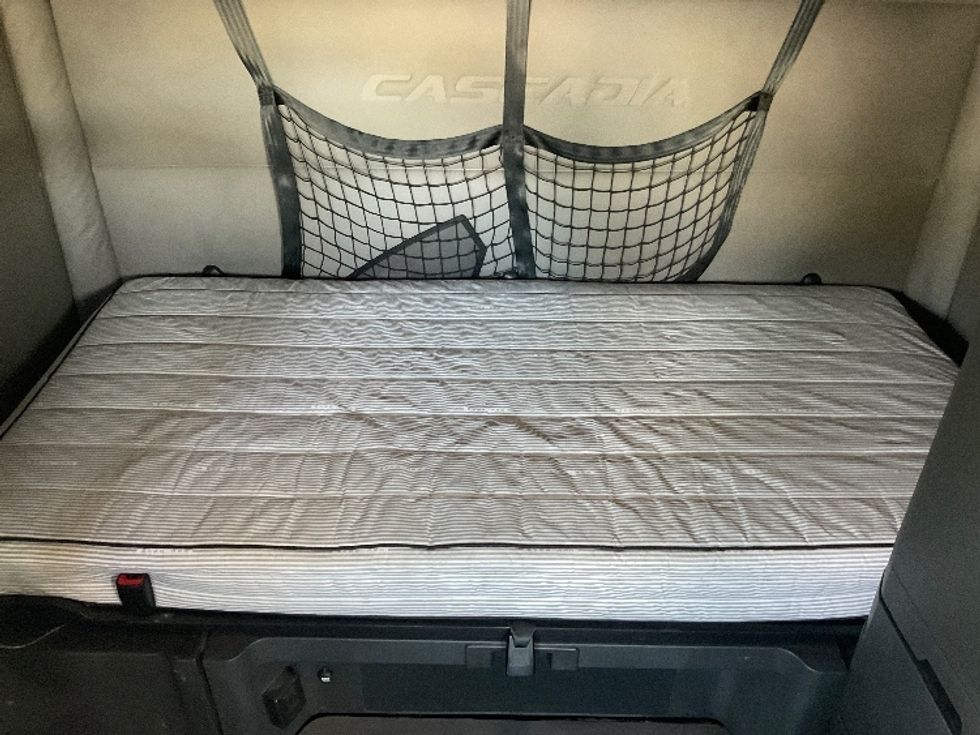 Sleeper Tractor-Heavy Duty Tractors-Freightliner-2021-T12664ST-North Fond Du Lac-WI-603,658\n\t\tmiles-$ 53,250 - Image 15