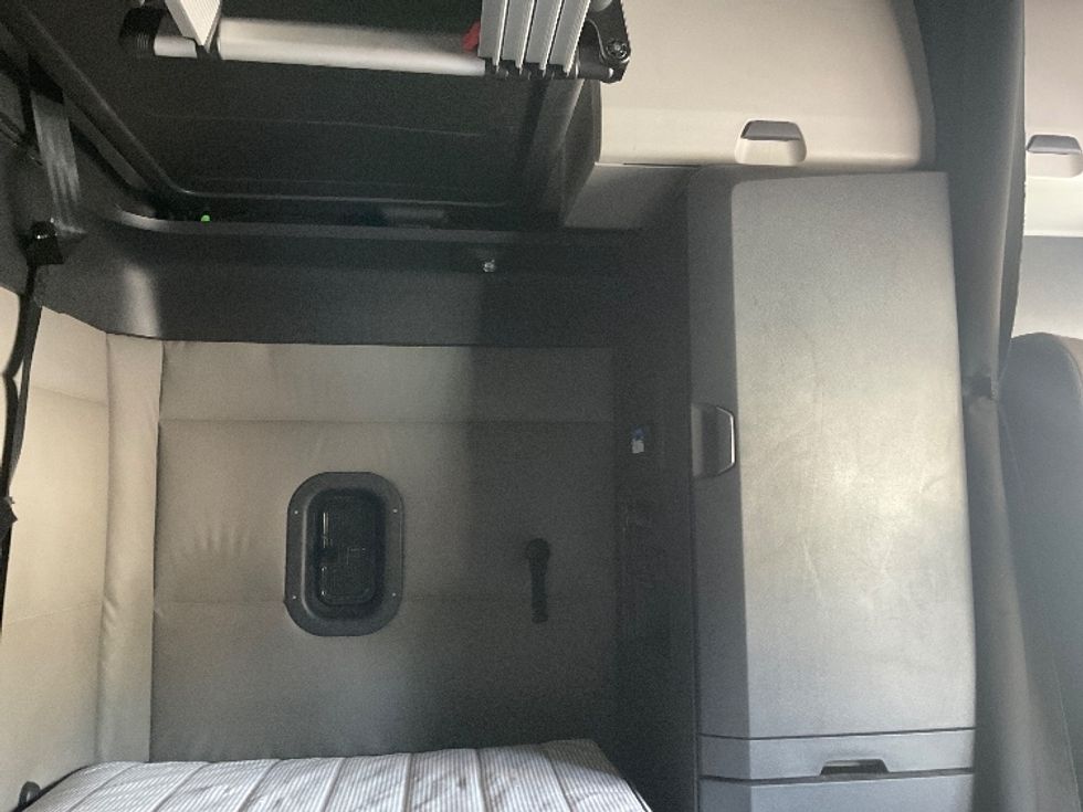 Sleeper Tractor-Heavy Duty Tractors-Freightliner-2021-T12664ST-North Fond Du Lac-WI-603,658\n\t\tmiles-$ 53,250 - Image 17