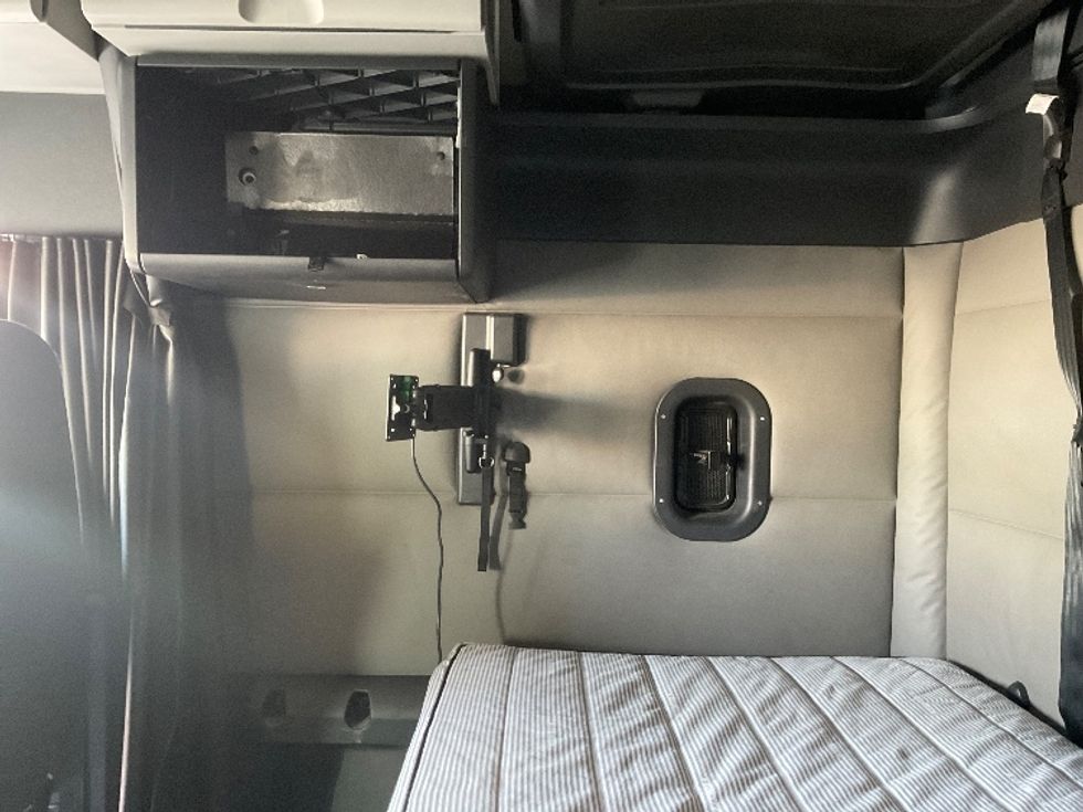 Sleeper Tractor-Heavy Duty Tractors-Freightliner-2021-T12664ST-North Fond Du Lac-WI-603,658\n\t\tmiles-$ 53,250 - Image 18