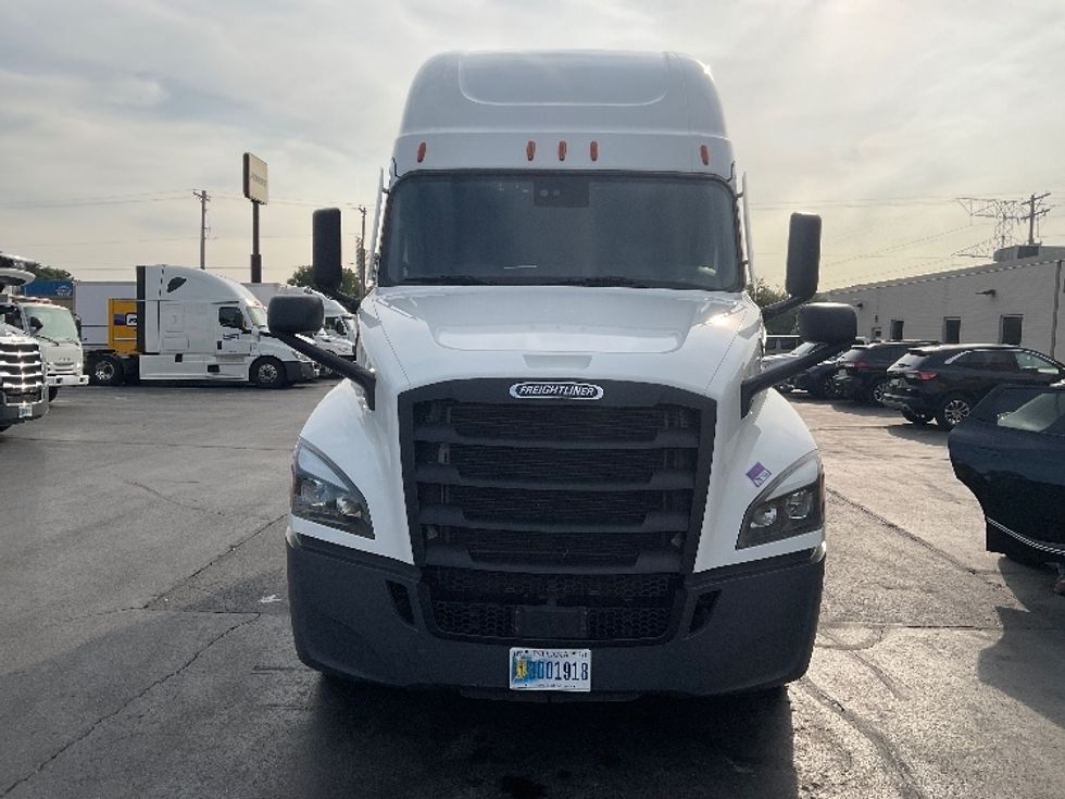 Sleeper Tractor-Heavy Duty Tractors-Freightliner-2021-T12664ST-North Fond Du Lac-WI-603,658\n\t\tmiles-$ 53,250 - Image 2