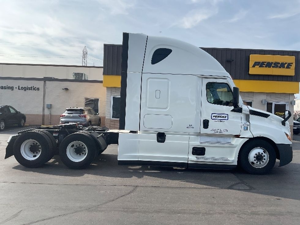 Sleeper Tractor-Heavy Duty Tractors-Freightliner-2021-T12664ST-North Fond Du Lac-WI-603,658\n\t\tmiles-$ 53,250 - Image 7