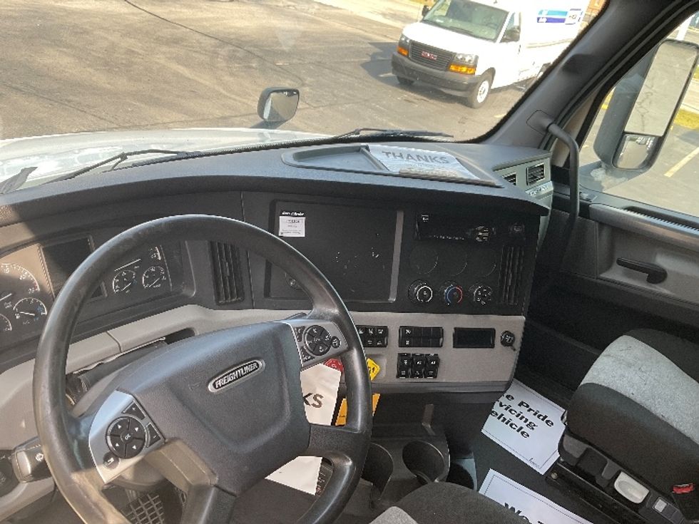 Sleeper Tractor-Heavy Duty Tractors-Freightliner-2021-T12664ST-North Fond Du Lac-WI-603,658\n\t\tmiles-$ 53,250 - Image 9