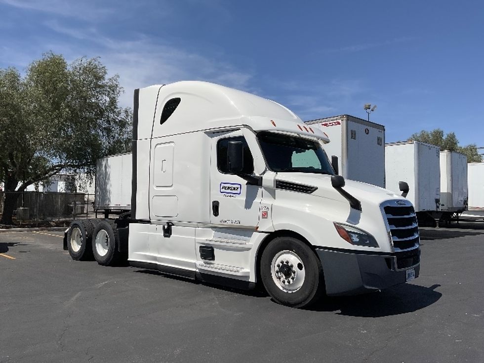 Sleeper Tractor-Heavy Duty Tractors-Freightliner-2021-T12664ST-North Las Vegas-NV-343,205\n\t\tmiles-$ 85,500 - Image 1
