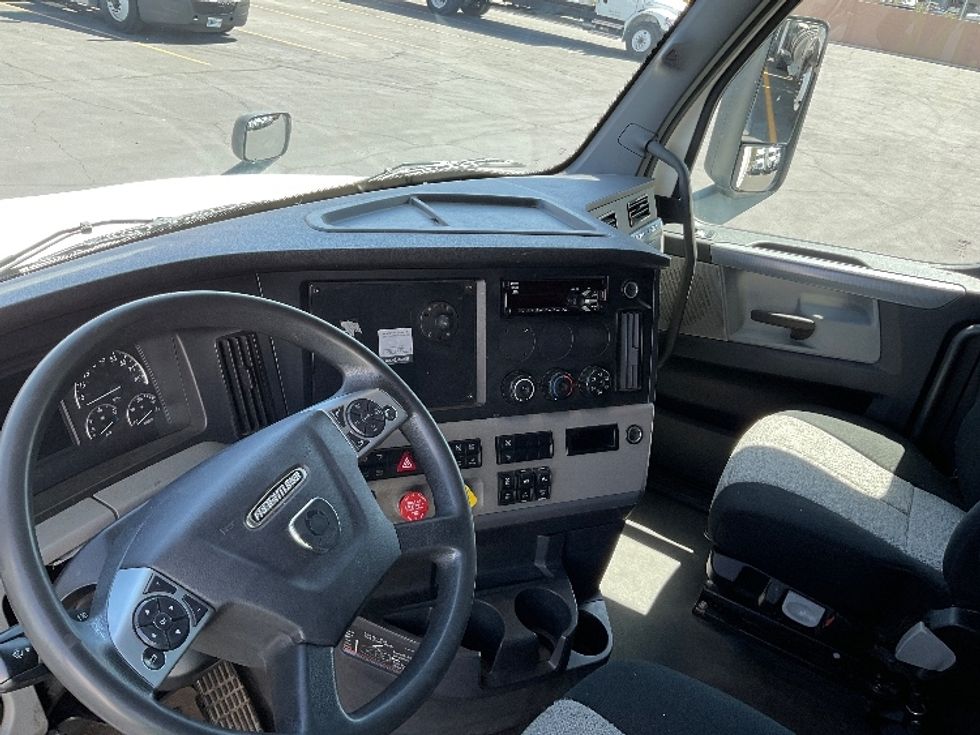 Sleeper Tractor-Heavy Duty Tractors-Freightliner-2021-T12664ST-North Las Vegas-NV-343,205\n\t\tmiles-$ 85,500 - Image 10
