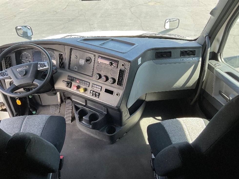 Sleeper Tractor-Heavy Duty Tractors-Freightliner-2021-T12664ST-North Las Vegas-NV-343,205\n\t\tmiles-$ 85,500 - Image 12